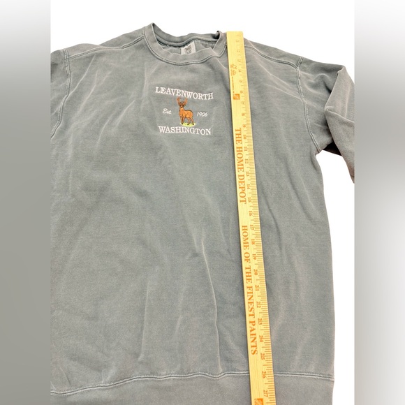 Leavenworth Washington Unisex Sweater - Green Vintage Style - Picture 4 of 5